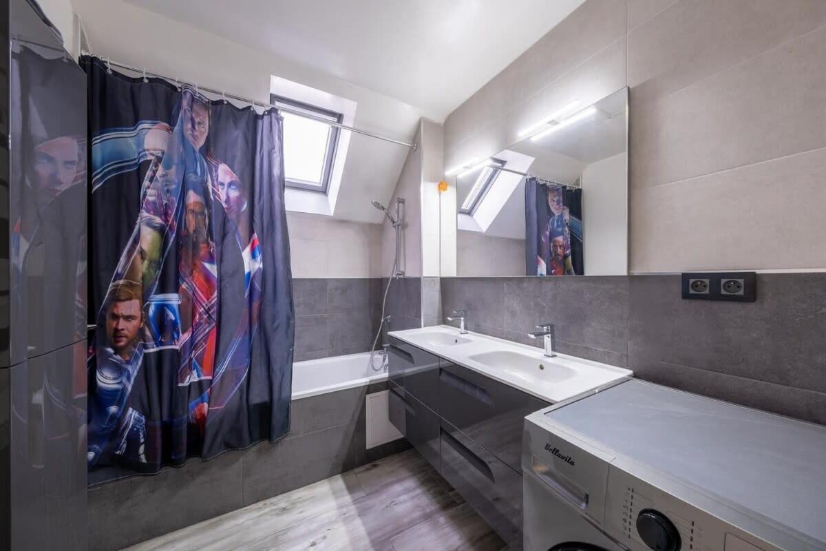Disney Avengers Home Magny-le-Hongre Kültér fotó